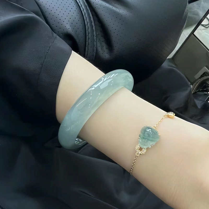 玉长情【湖水系列】翡翠玉手镯