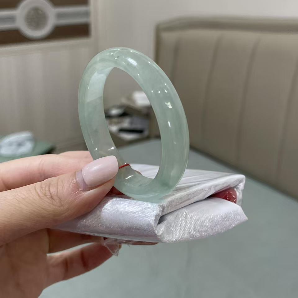 玉长情【丹青系列】翡翠玉手镯子