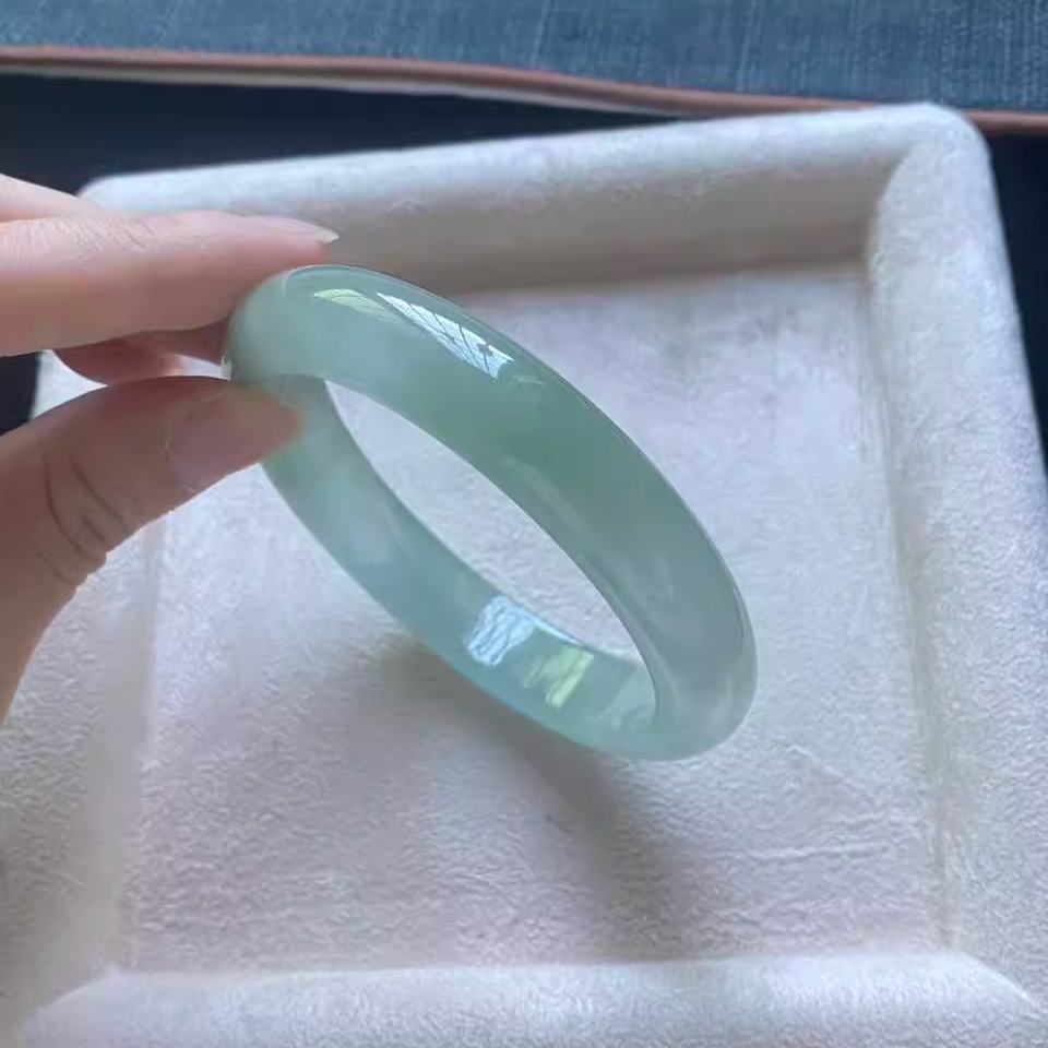 玉长情【丹青系列】翡翠玉手镯子