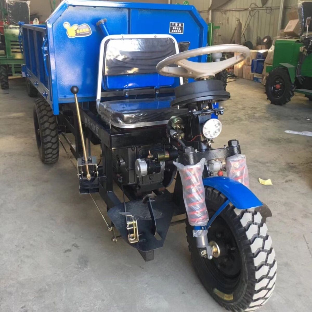 柴油三轮车工地工程拉砖