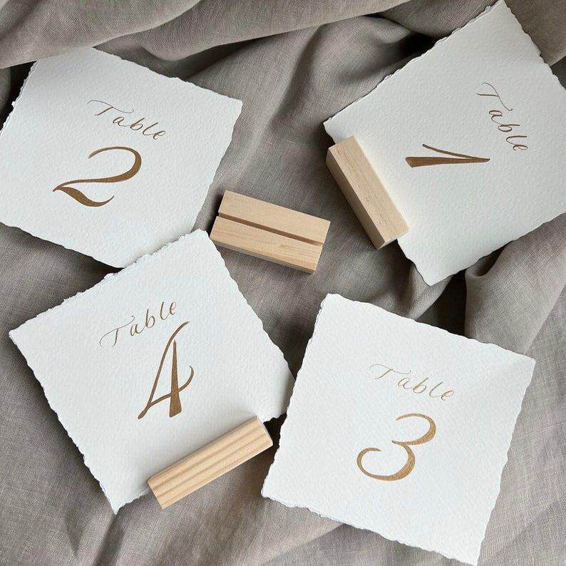 婚礼台卡桌卡桌号台号席位卡纸质含木底座支架派对会议生日号码牌