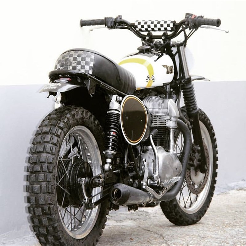 复古机车摩托车护胸棒车把平衡拉杆加强杆黑白棋盘格