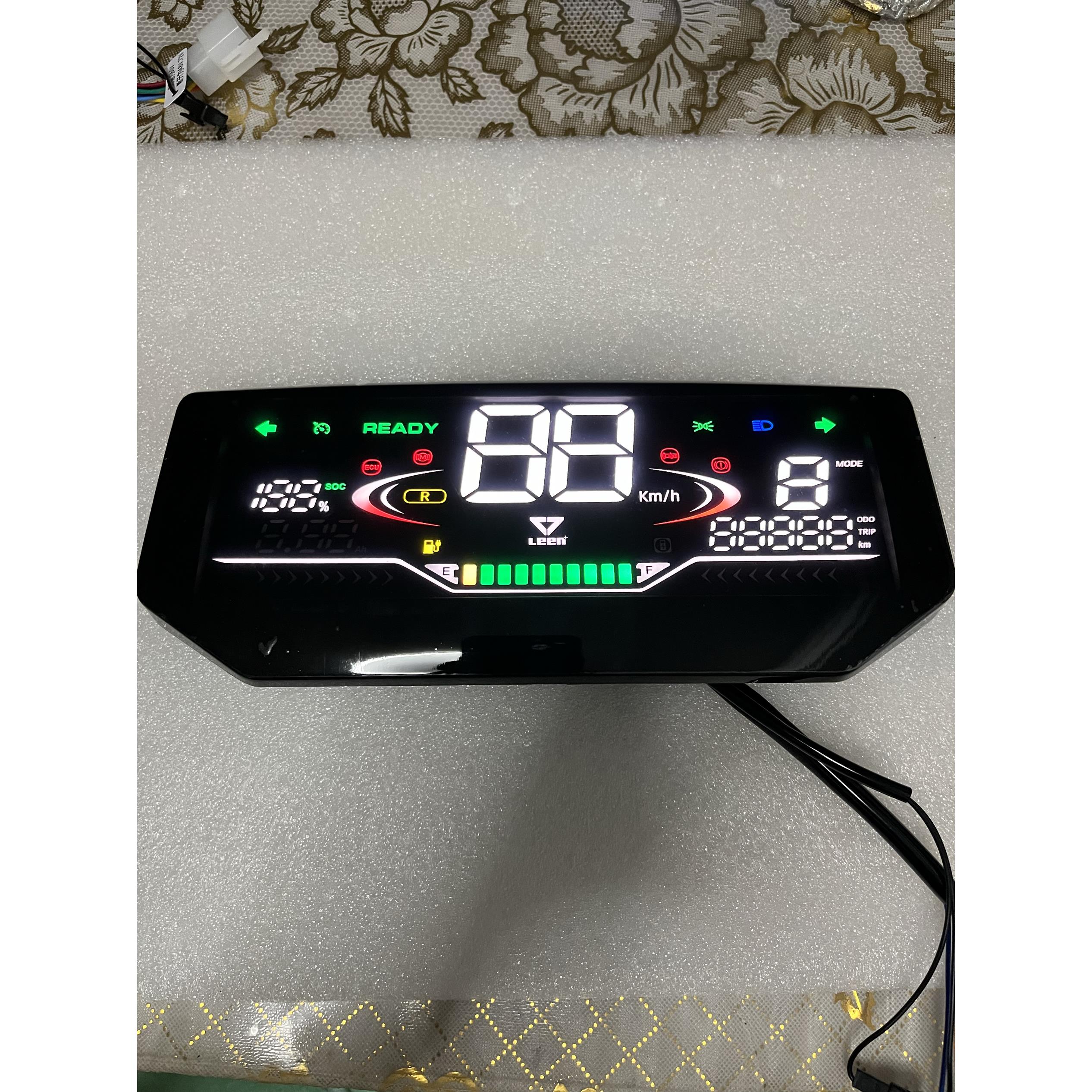 新蕾T2T9M5T6电动车同款款仪表 超大满屏显示 贯穿式流水灯电压