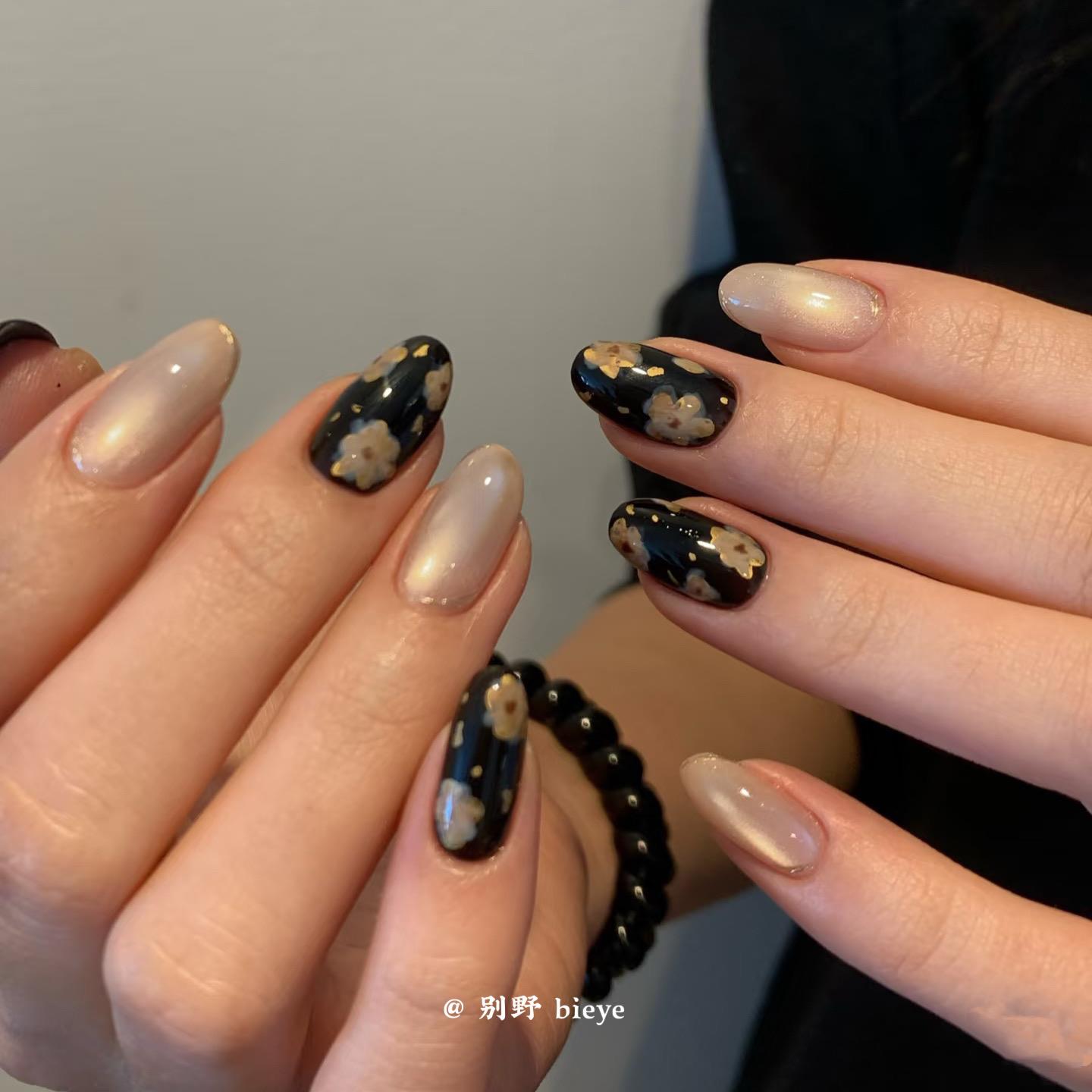 黑金小花｜秋冬复古黑金中古花美甲玻璃珠猫眼显白纯手工穿戴甲片