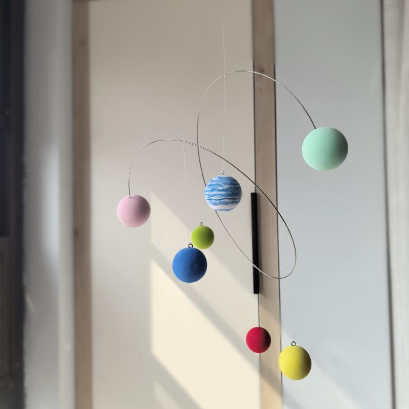 原创撞色设计现代极简星球风格动态平衡吊饰diy空中吊饰幼儿园