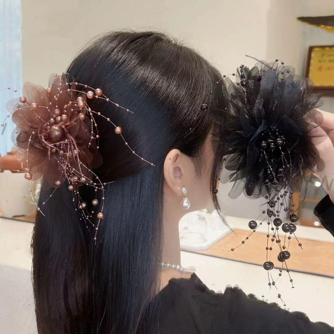 牡丹花羽毛流苏抓夹2024新款发夹后脑勺显发量蓬松高颅顶鲨鱼夹