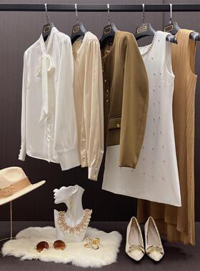 华铭艺展软装 样板房衣帽间衣服装饰品摆件衣柜软装驼色女士衬衫