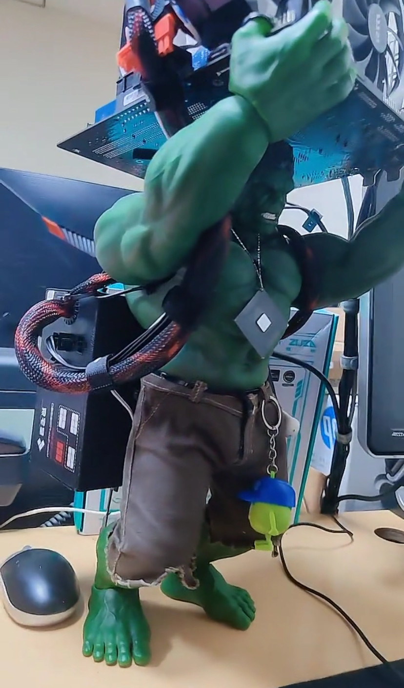 无敌浩克趣味绿色新款潮玩大号绿巨人玩具动漫手办模型