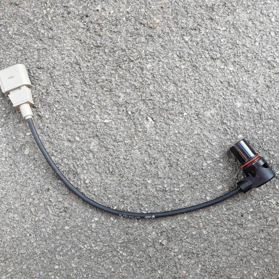 适用于老款捷达春天伙伴前卫1.6排量发动机曲轴位置传感器