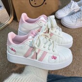 女ins风百搭学生休闲运动面包鞋 2026新款 小众原创可爱KT猫小白鞋