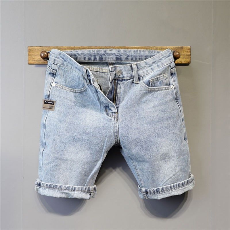 夏季新款浅蓝色水洗简约百搭牛仔短裤男士个性皮标装饰青年五分裤