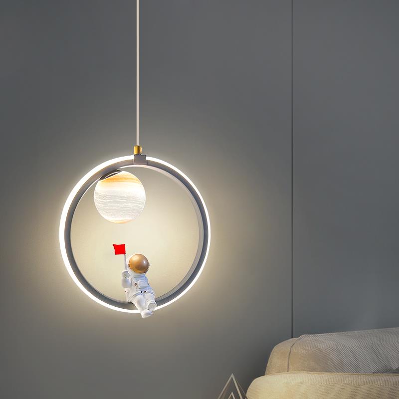 儿童房床头吊灯男孩创意卡通太空人太空人卧室小吊灯房间装饰灯具