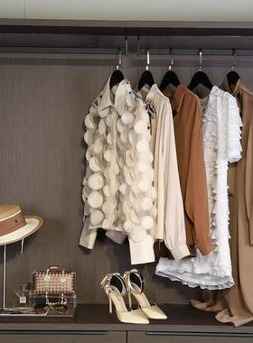 样板房服装全屋定制展厅手提袋饰品无障碍软饰品样板房衣帽间饰品