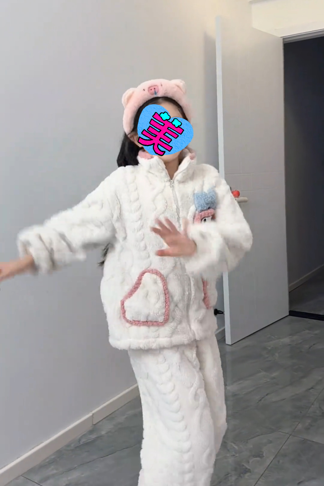 睡衣套装女童可爱珊瑚绒家居服新款2025加绒加厚上衣裤子女孩