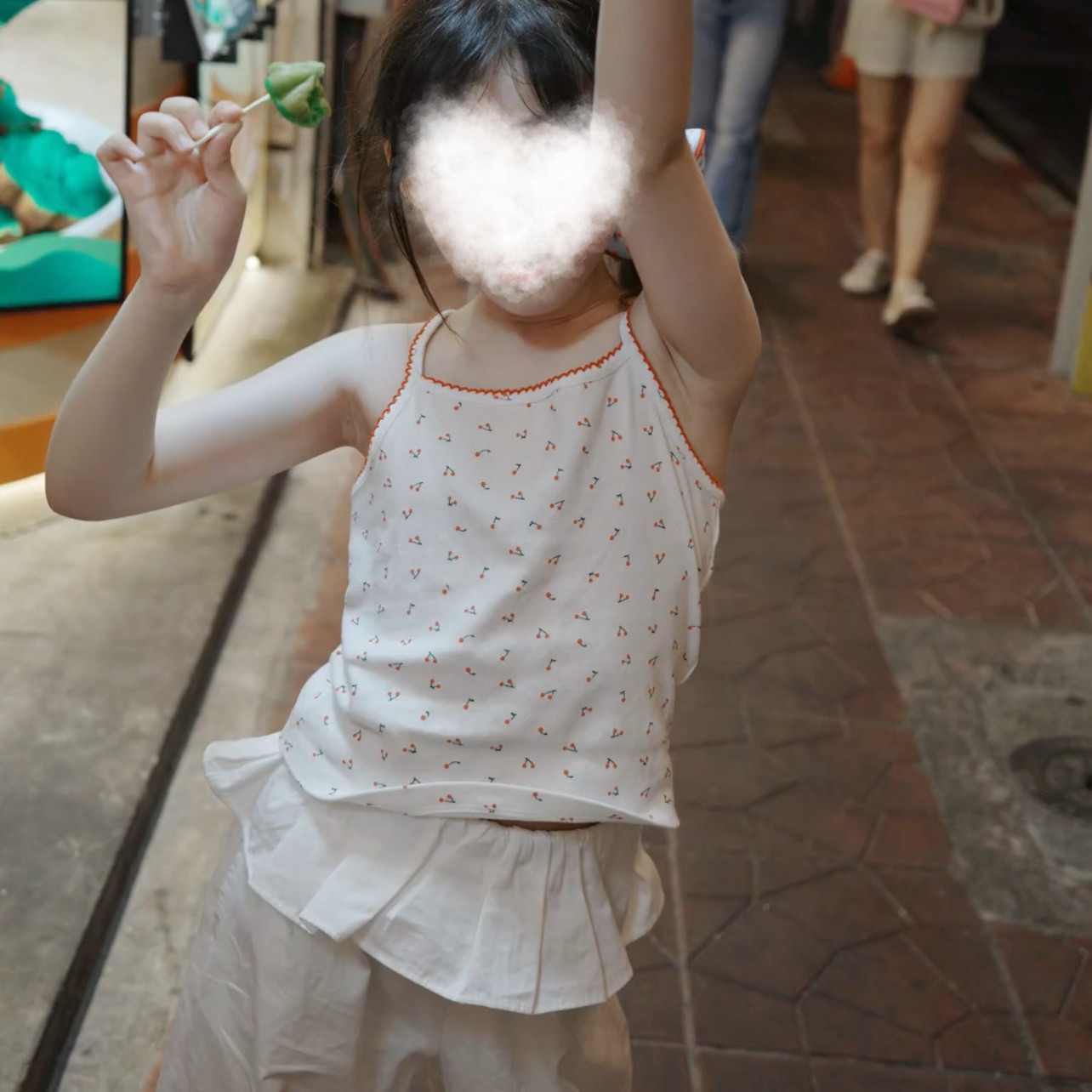 樱桃可爱卡通波点吊带背心新款2026清新女童针织款上衣修身