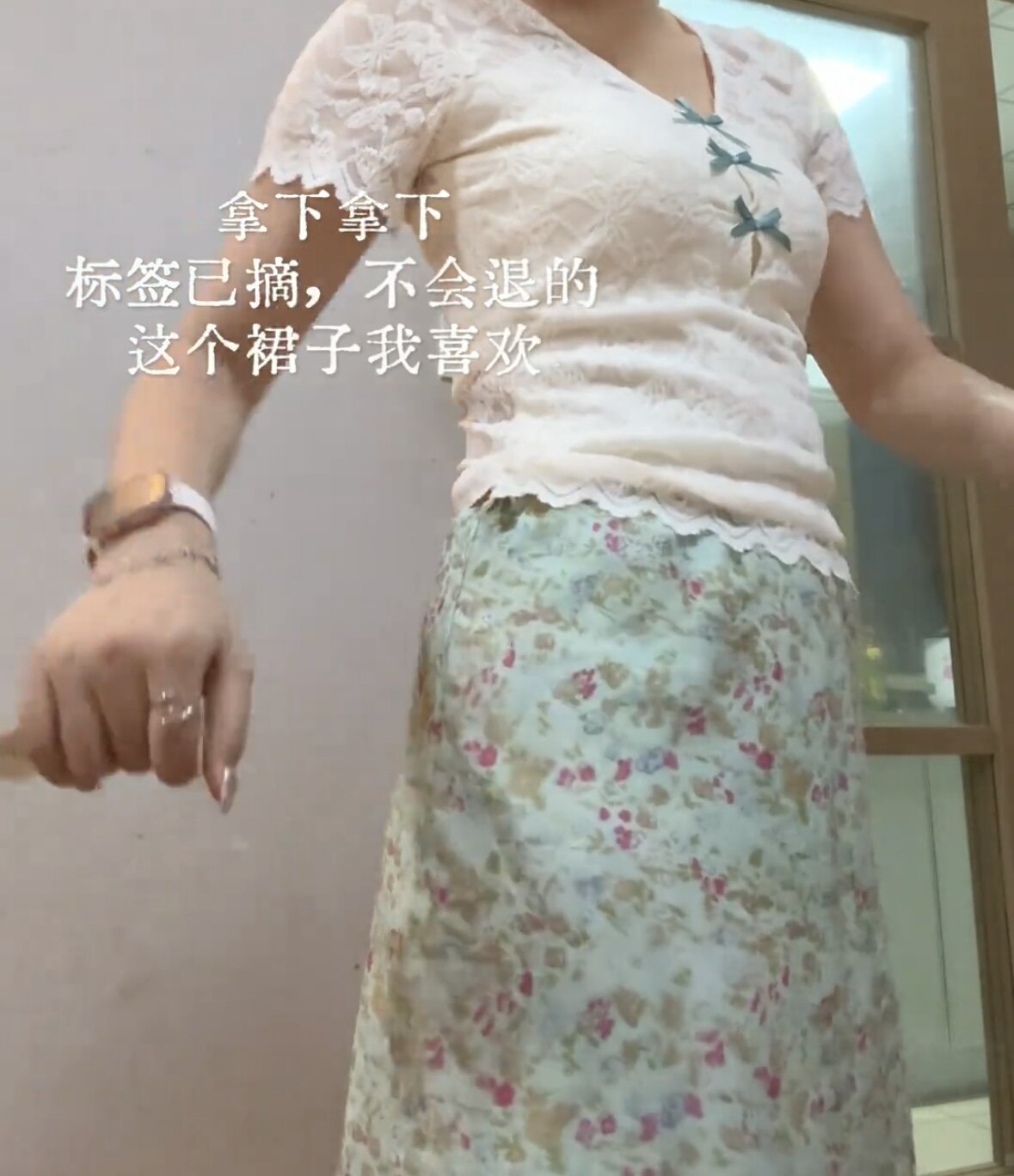 夏季蝴蝶结修身镂空甜美超好看锁骨上衣韩系V领蕾丝短袖T恤女百搭
