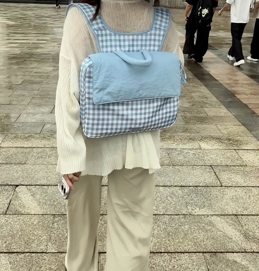 新品高颜值小众设计格子双肩包女生休闲15寸手提双肩电脑包防撞