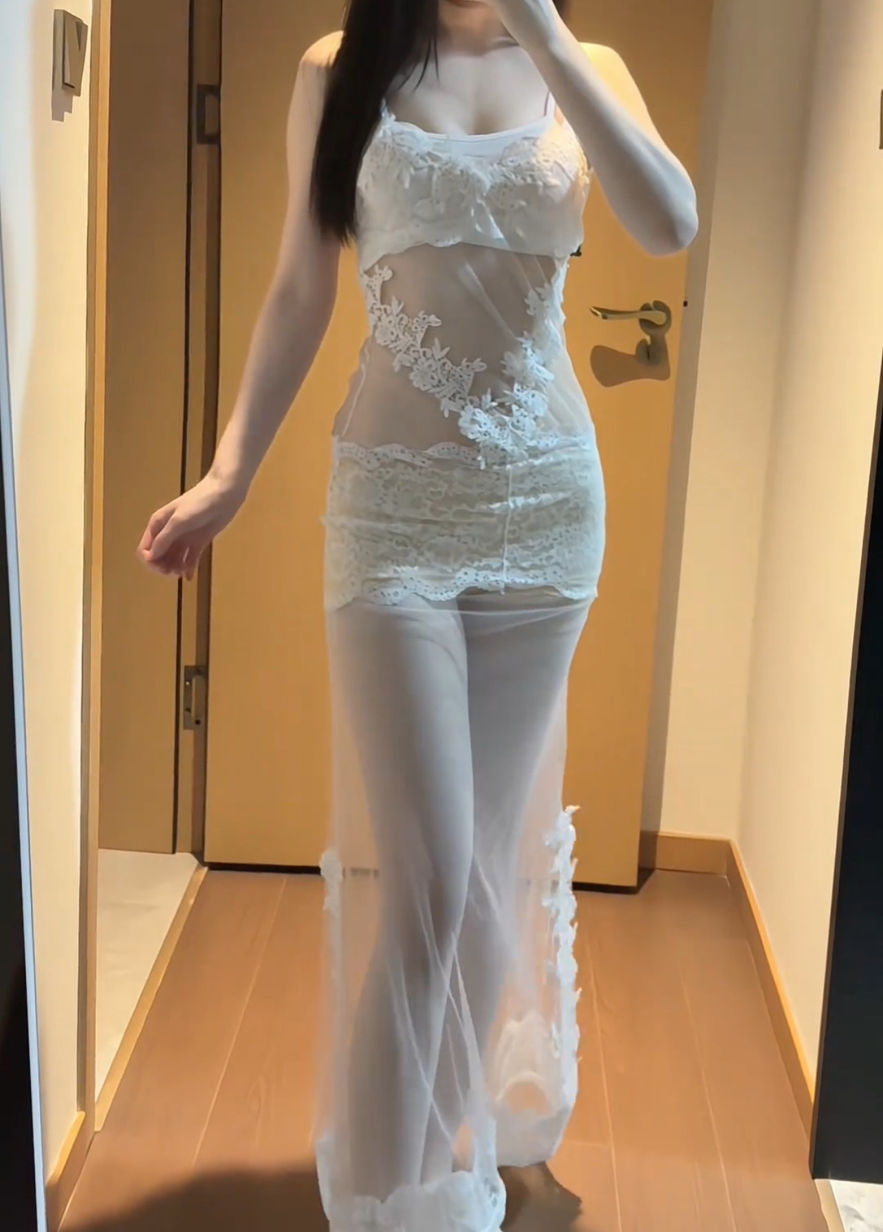 网纱裙子新款女士薄款连衣裙透视蕾丝性感纯色吊带裙法式纯欲风