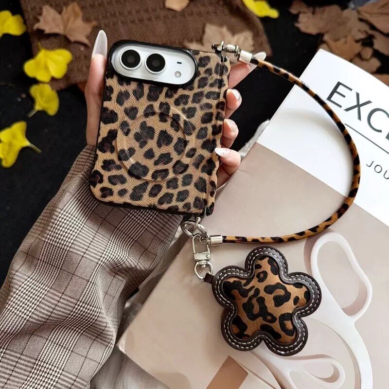 ins风内置磁吸棕色豹纹适用于苹果DUO折叠屏手机壳手绳挂件iPhone duo保护套包中轴硬壳网红创意秋冬时尚女款
