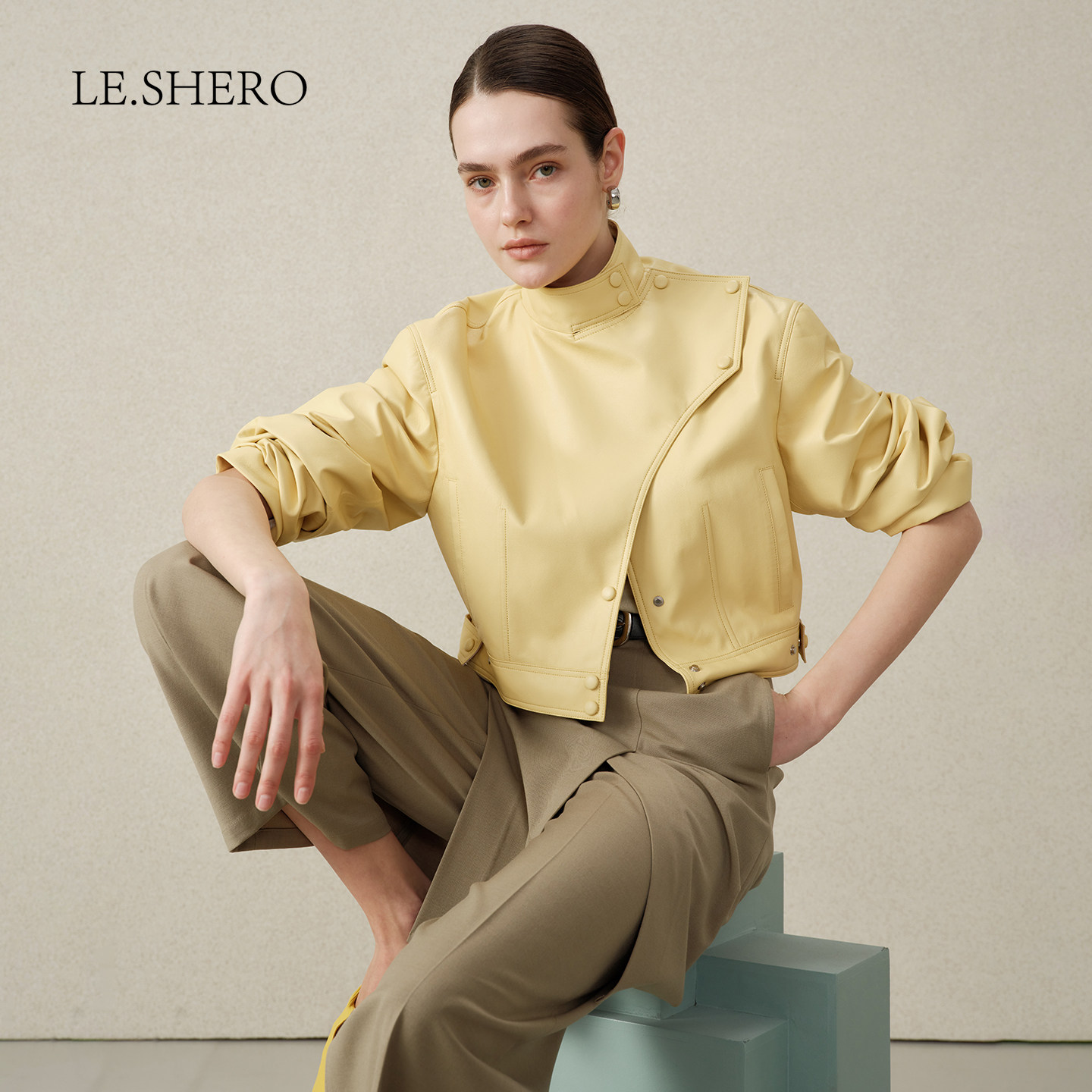 LE.SHERO原创设计不规则排扣长袖短款立领羊皮衣女修身百搭外套