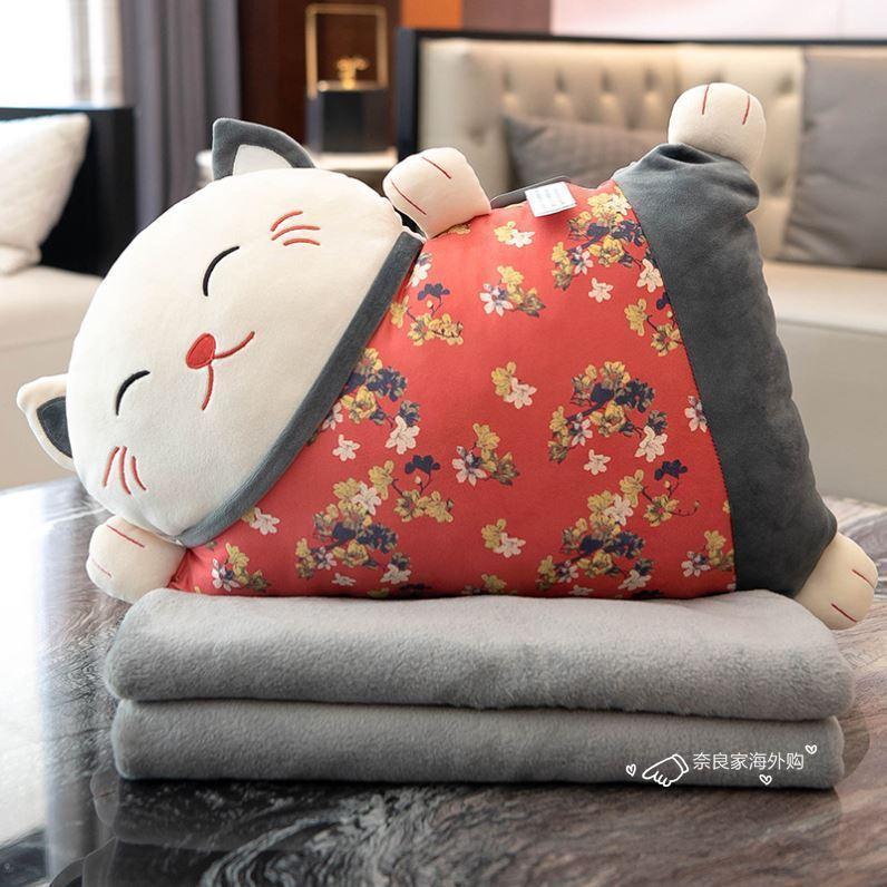 日本STELU招财猫抱枕被子两用办公室二合一靠垫午睡毯枕沙发枕头