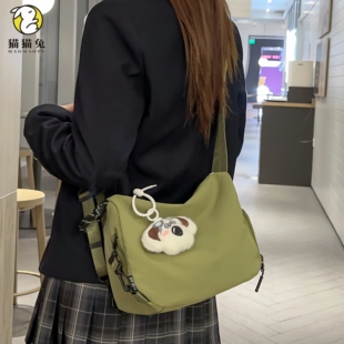 包包女士2026新款 通勤休闲百搭饺子包 轻便大容量绿色女斜挎包春季