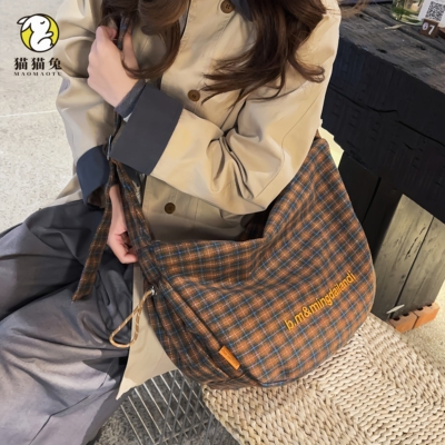 ins风小众不撞款复古格纹斜挎包