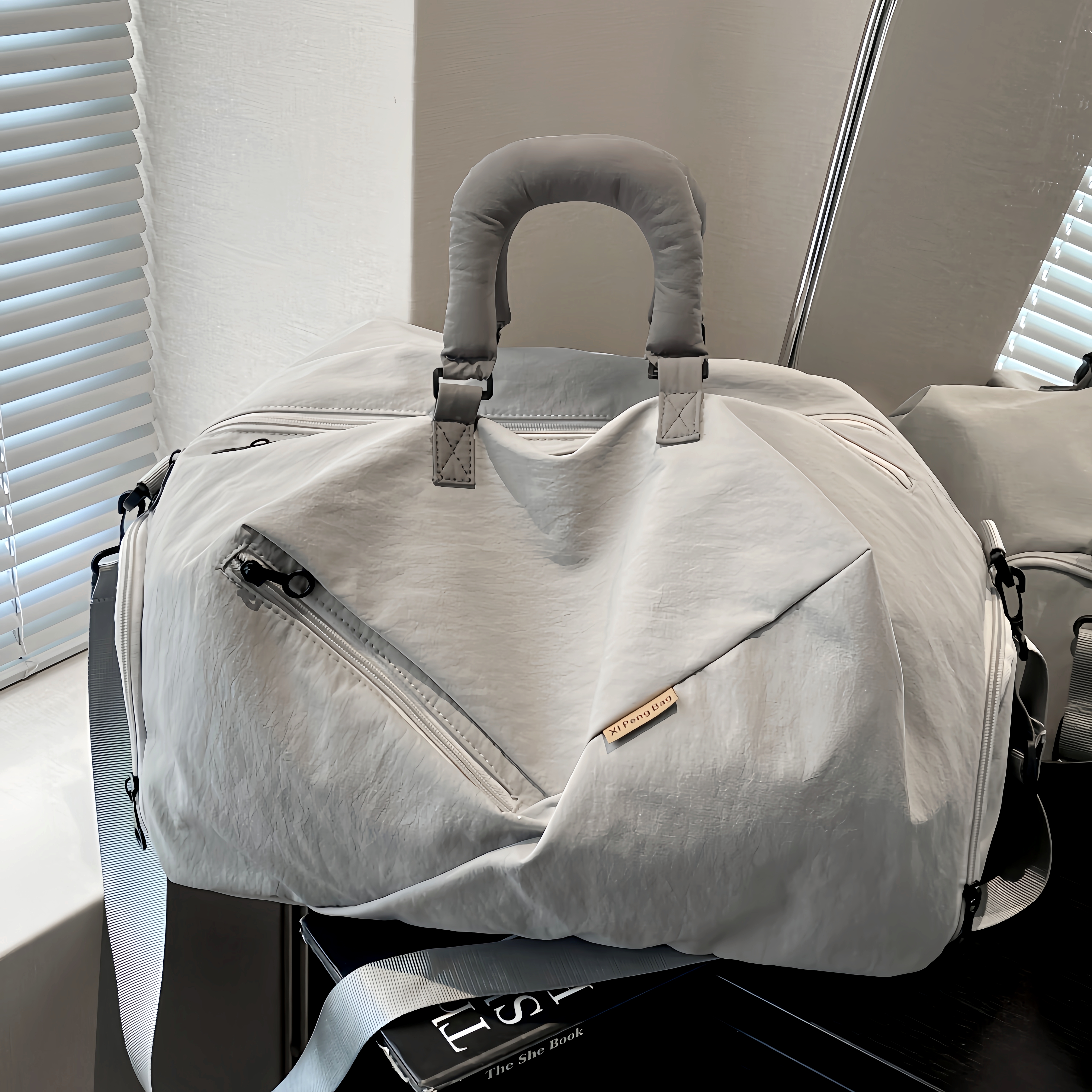 高颜值便携外出装衣服收纳旅行包