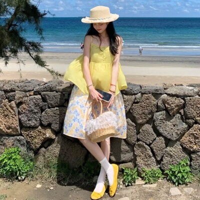 2026新款高级感大方得体巨好看的夏装一整套黄色吊带上衣套装裙女
