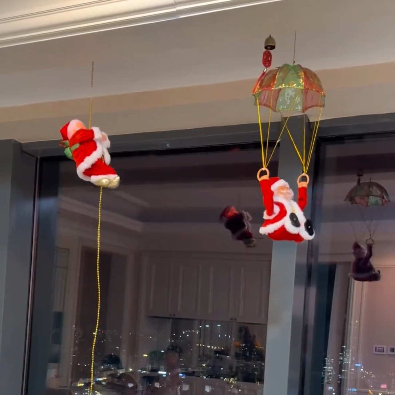 新款玩具圣诞老人跳伞室内悬挂氛围感装饰情侣绳子新款爬绳礼物
