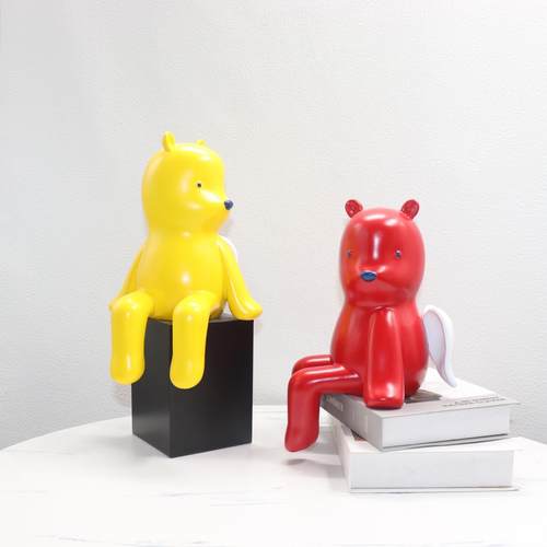 现代简约树脂翅膀小熊摆件 样板间客厅酒柜办公室售楼处动物饰品