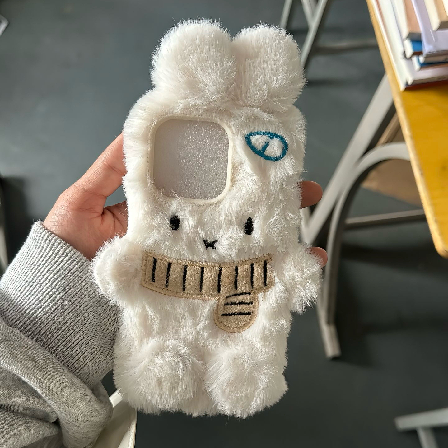 手机壳苹果15Pro/14Plus/13/12秋冬11可爱XR/X可爱白色冬季保暖毛绒兔iPhone16