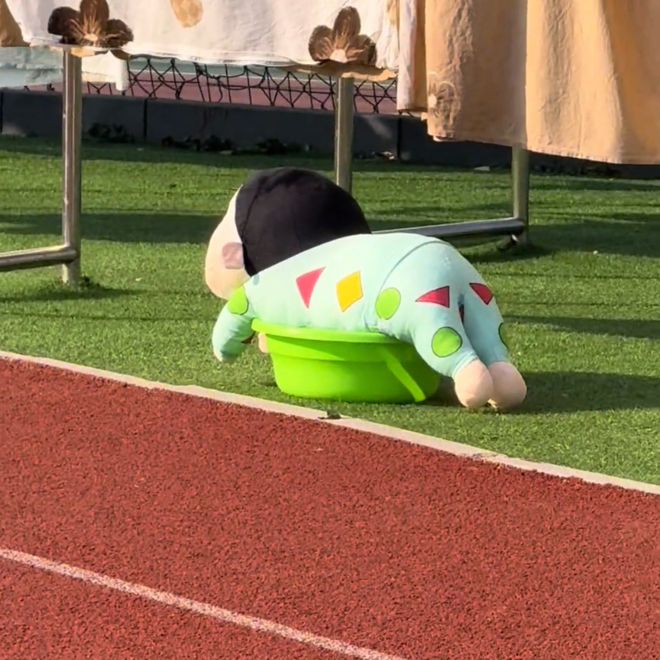 蜡笔小新玩偶可爱抱枕新款睡衣款棉花儿童睡觉毛绒玩具公仔娃娃