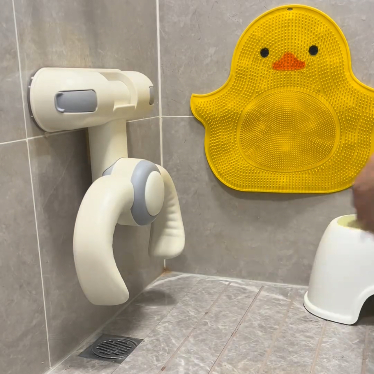 简约便携站立洗澡神器洗澡浴盆支架洗澡架免安装婴儿洗澡盆新款