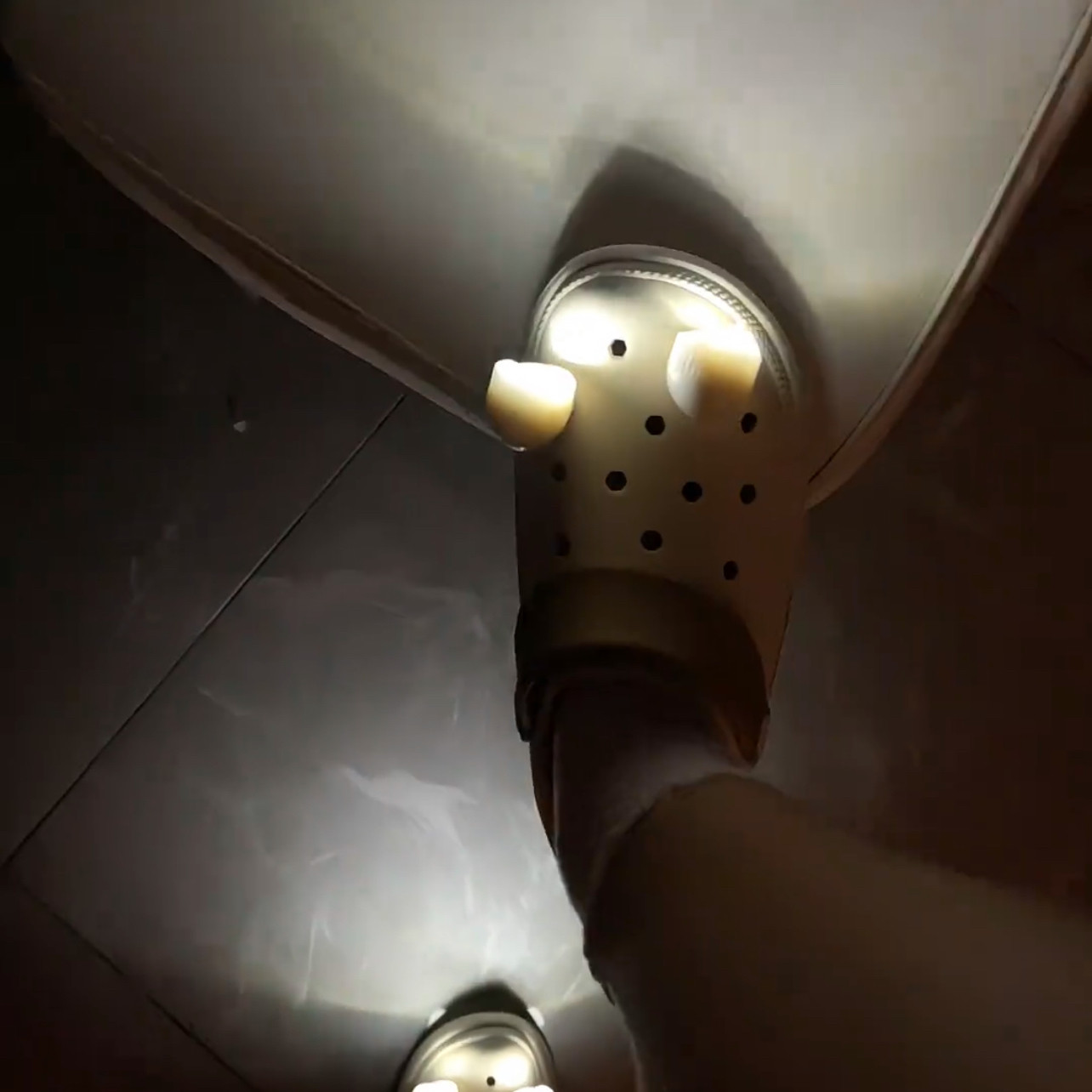 个性创意2026可拆卸led鞋灯沙滩装饰户外灯洞洞鞋配饰亮灯迷你diy
