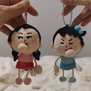 新款可爱趣味姐妹闺蜜俩插画小人八卦搭子蛐蛐毛绒挂件IP周边