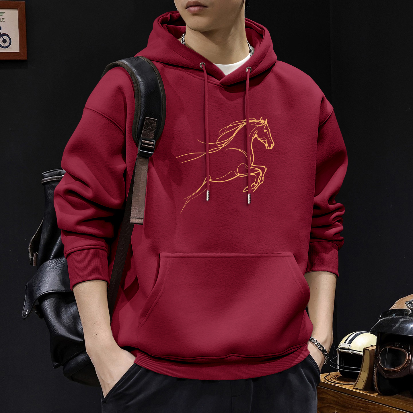 简木迹酒红加绒本命年男连帽卫衣