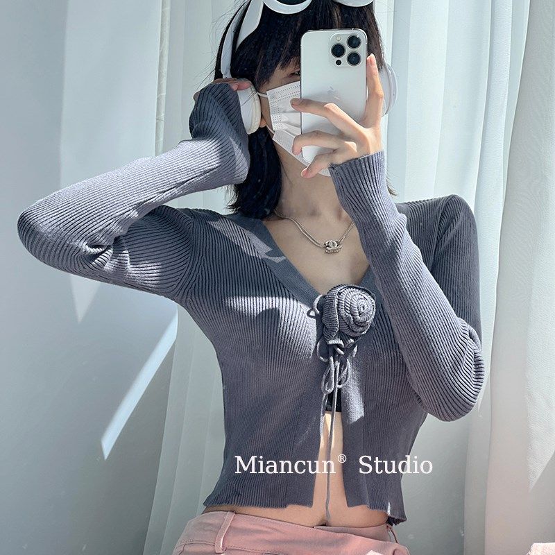 花间浮云浪漫立体玫瑰花纽扣针织开衫女性感V领短款修身长袖毛衣