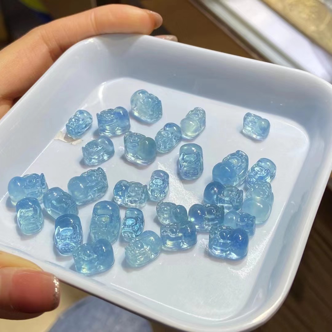 天然海蓝宝貔貅水晶裸石镶嵌雕刻