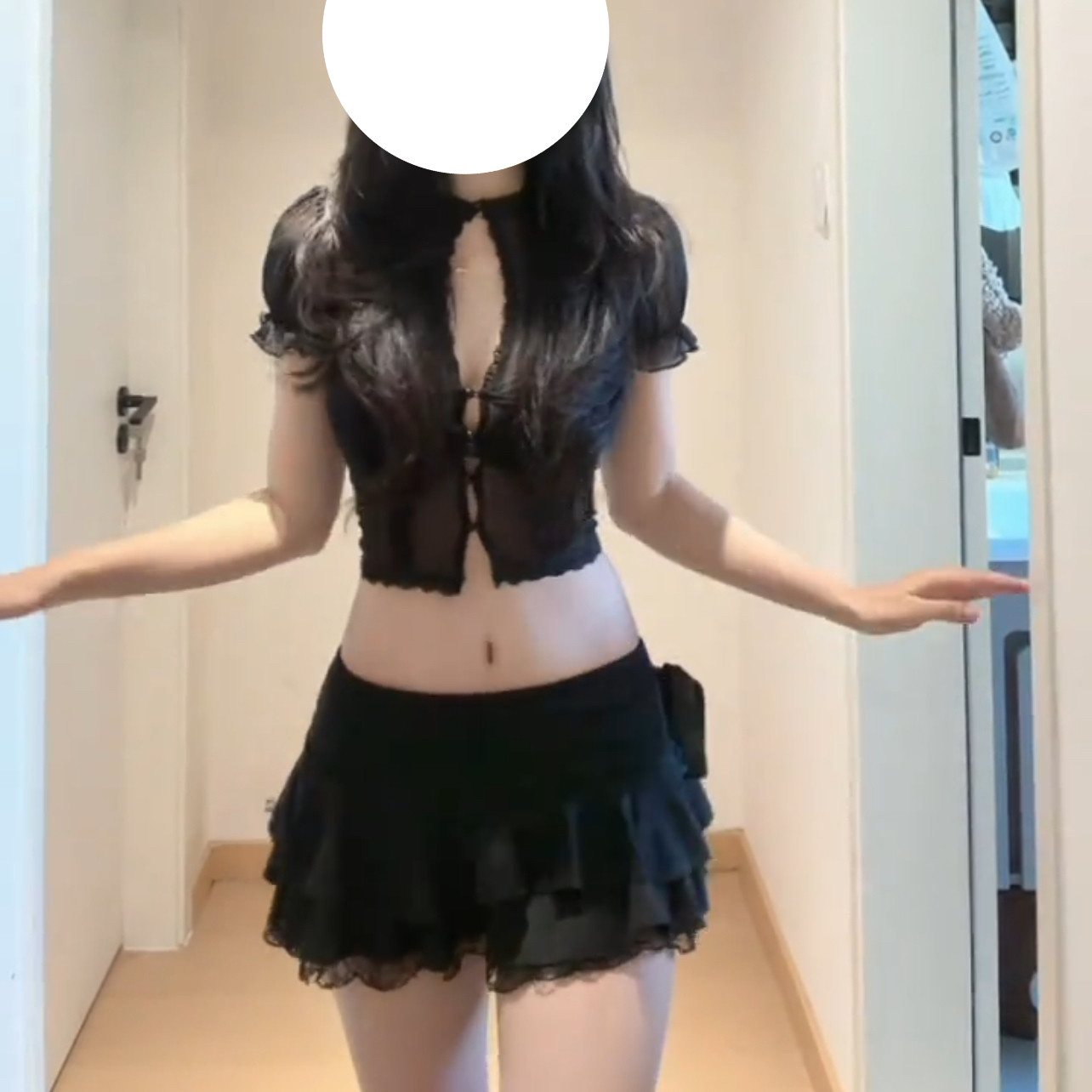 黑色网纱小众设计感短袖T恤女2026新款性感镂空辣妹收腰上衣