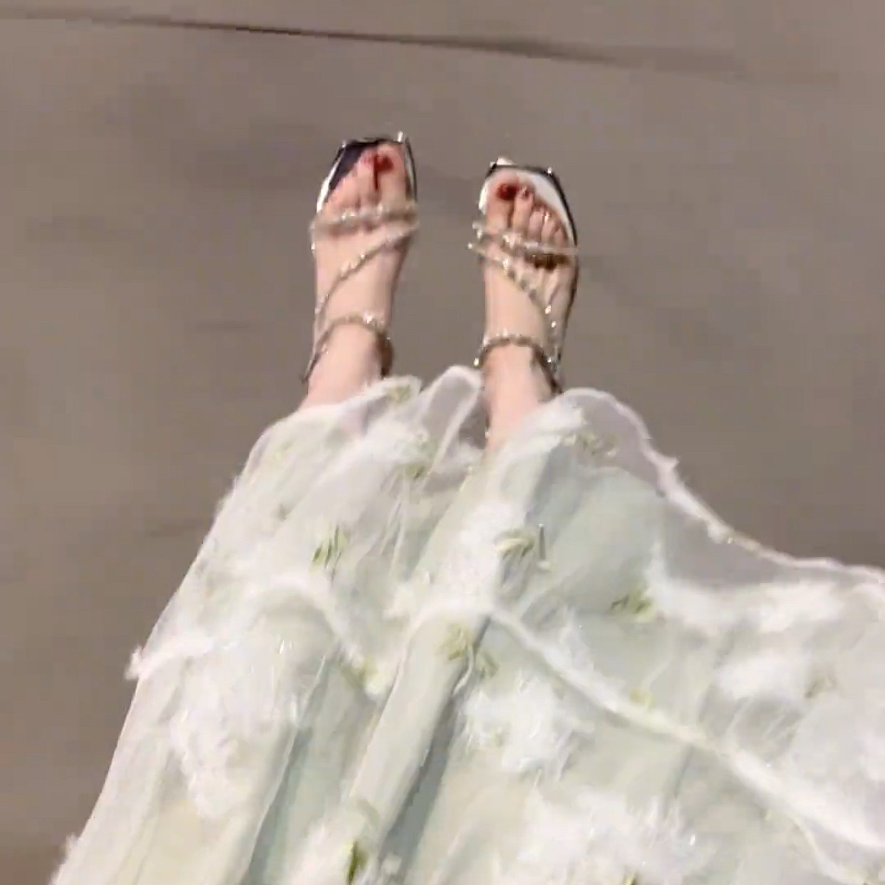 法式凉鞋女款2025夏季新款外穿气质仙女风夏天配裙子银色绝美水钻