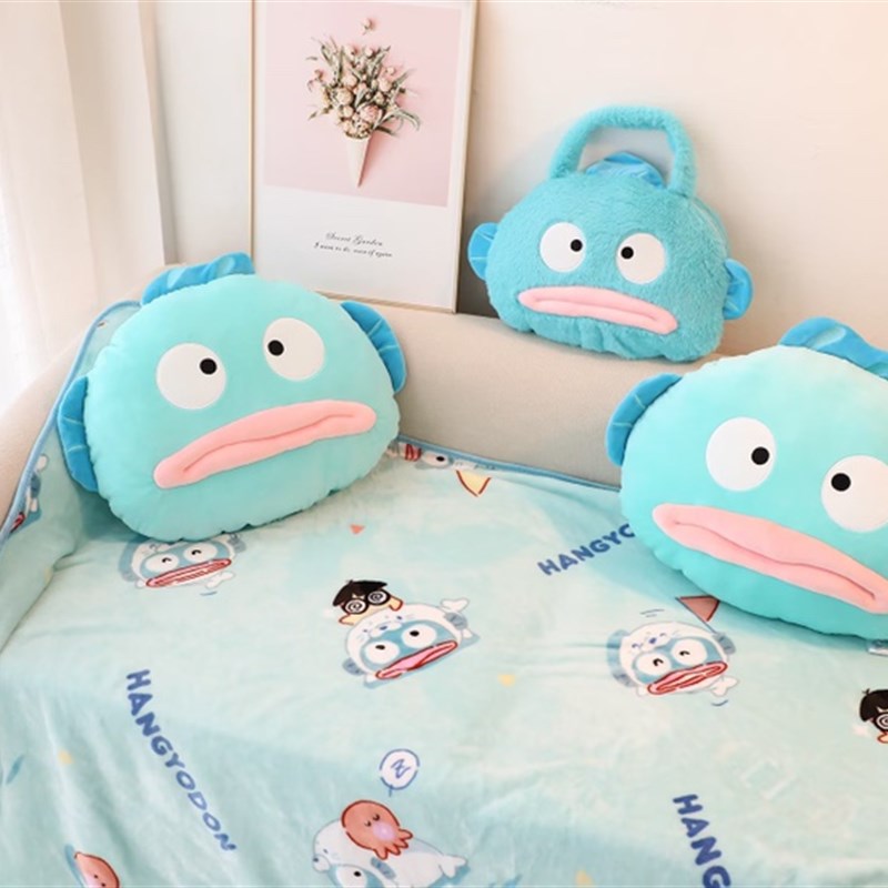 可爱汉顿丑鱼毛绒抱枕靠枕午睡毯毛毯J二合一便携手拎式小毯子包