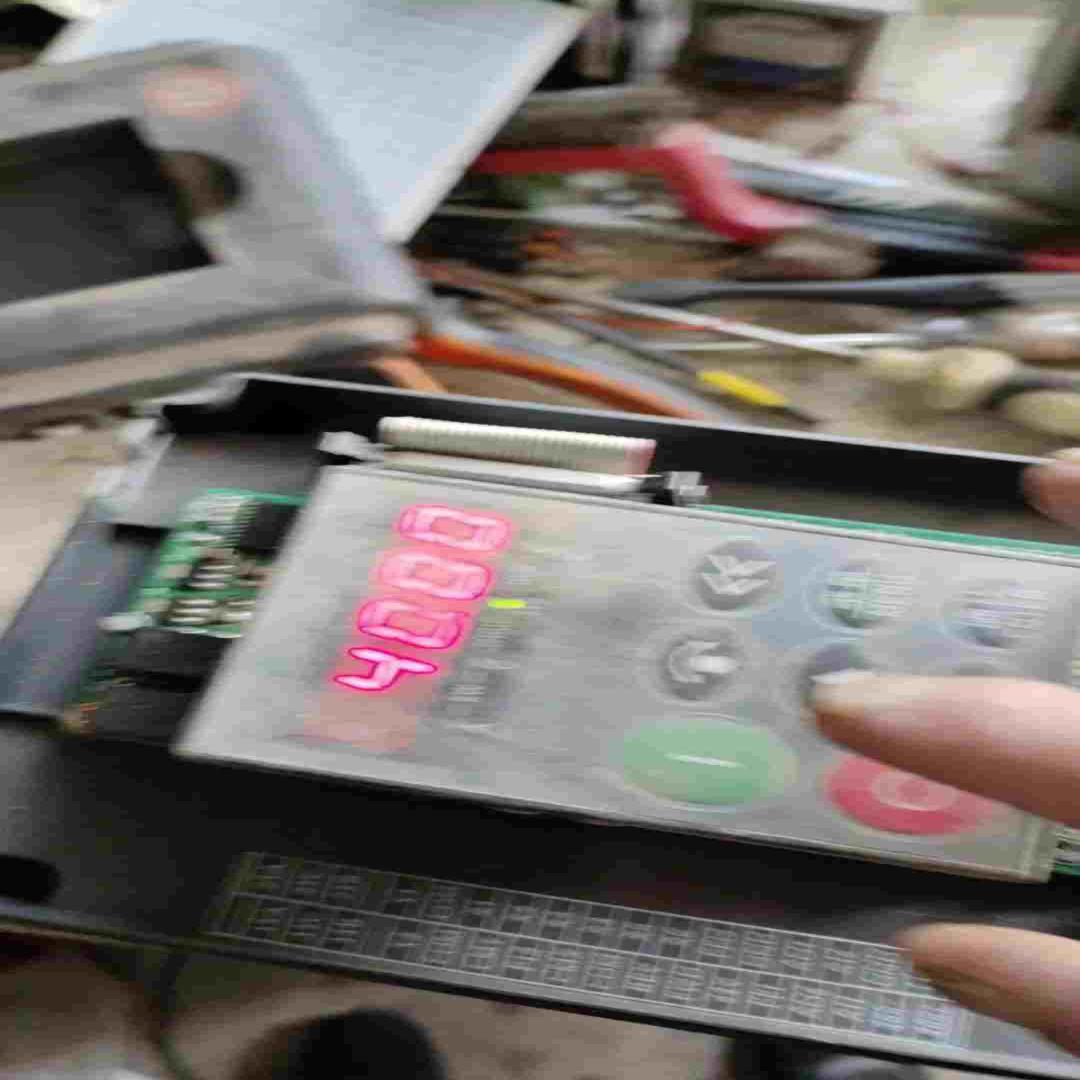 (询价)森兰变频器SB70G4。4kw，380√一台，。