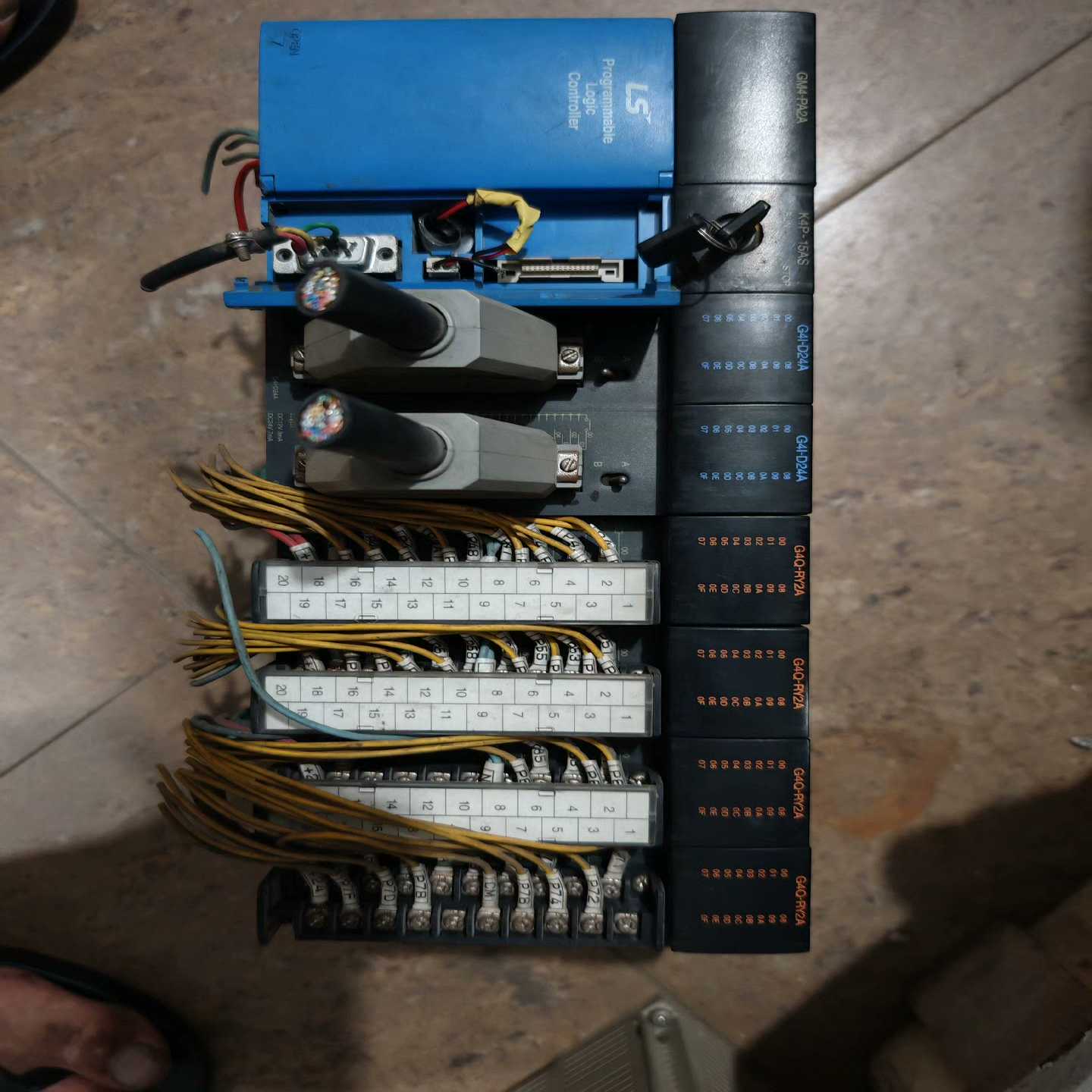 韩国LS品牌plc一组，k4p-15as加g4i-d24a两--议价商品