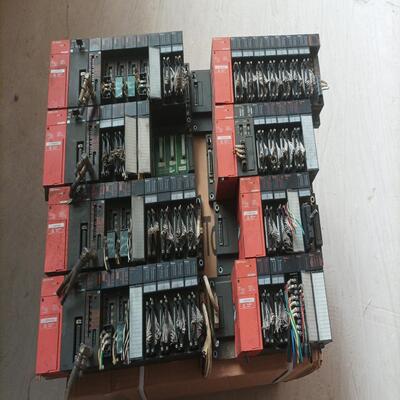 三菱A系列PLC 模块A2USHCPU-S1的4个 A1SJ