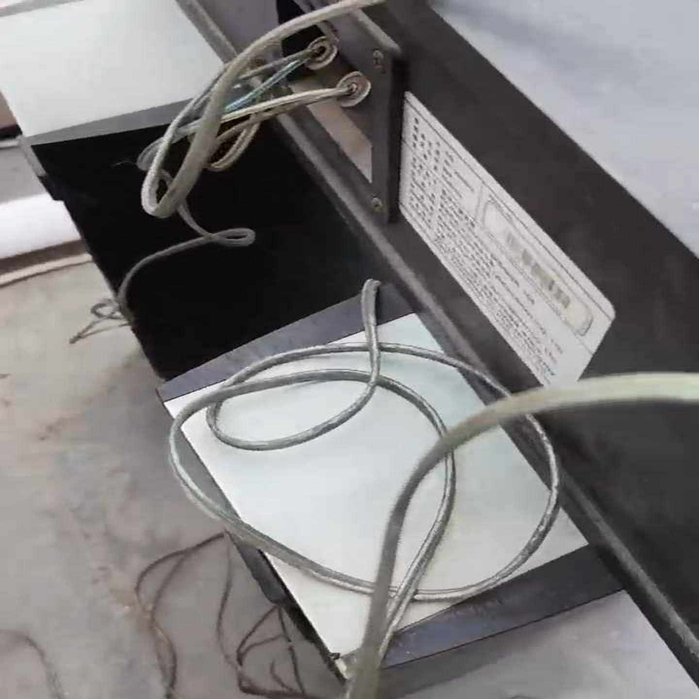 爱浪环绕一对。中置一个。三只音响。声音正常。实物拍摄。橙色