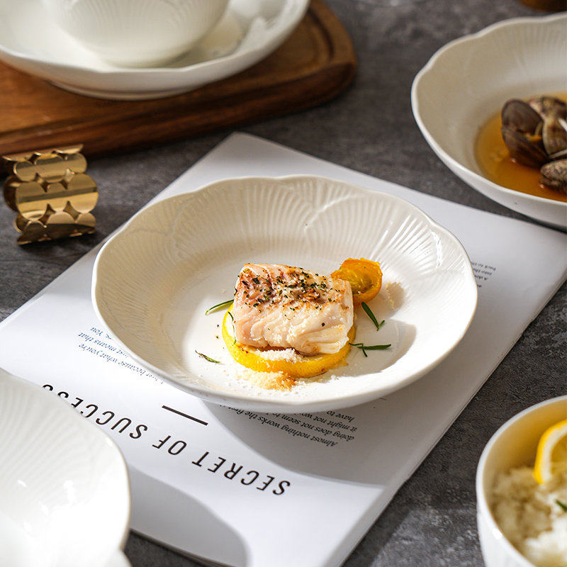 舍里白色浮雕陶瓷盘子家用菜盘碗盘餐具牛排盘西餐餐盘平盘沙