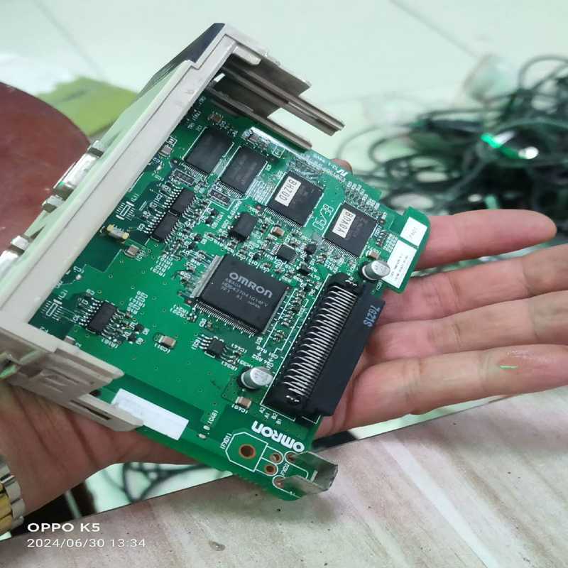 CS1W-SCB21-V1有一个，，包顺丰，一个160~议价