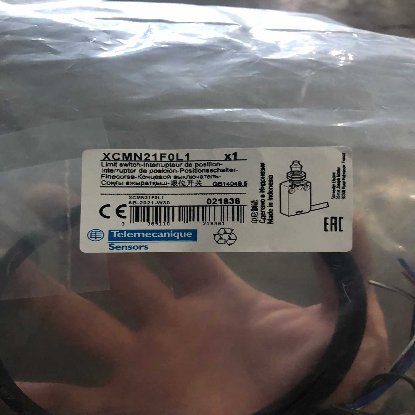 议价xcmn21f0l1施耐德行程开关原装正品