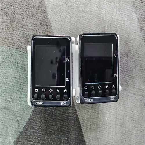 (议价)温控器E5CC-QX2ASM-880 成色很新，就两个